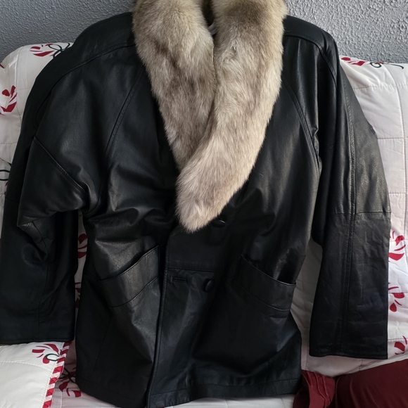 Women's Black 100% Leather Coat with Faux Fur Collar - Picture 2 of 8